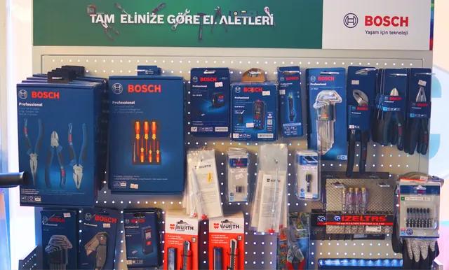 Azra Yapı Market el aletleri reyonu